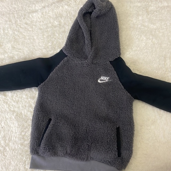 Nike Grey Sherpa Hoodie size 4t - Picture 4 of 7